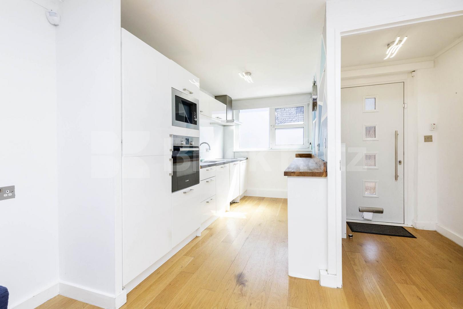 modern and spacious 1 bedroom with patio and close to zone 2 station Lockhart Close, Caledonian Road